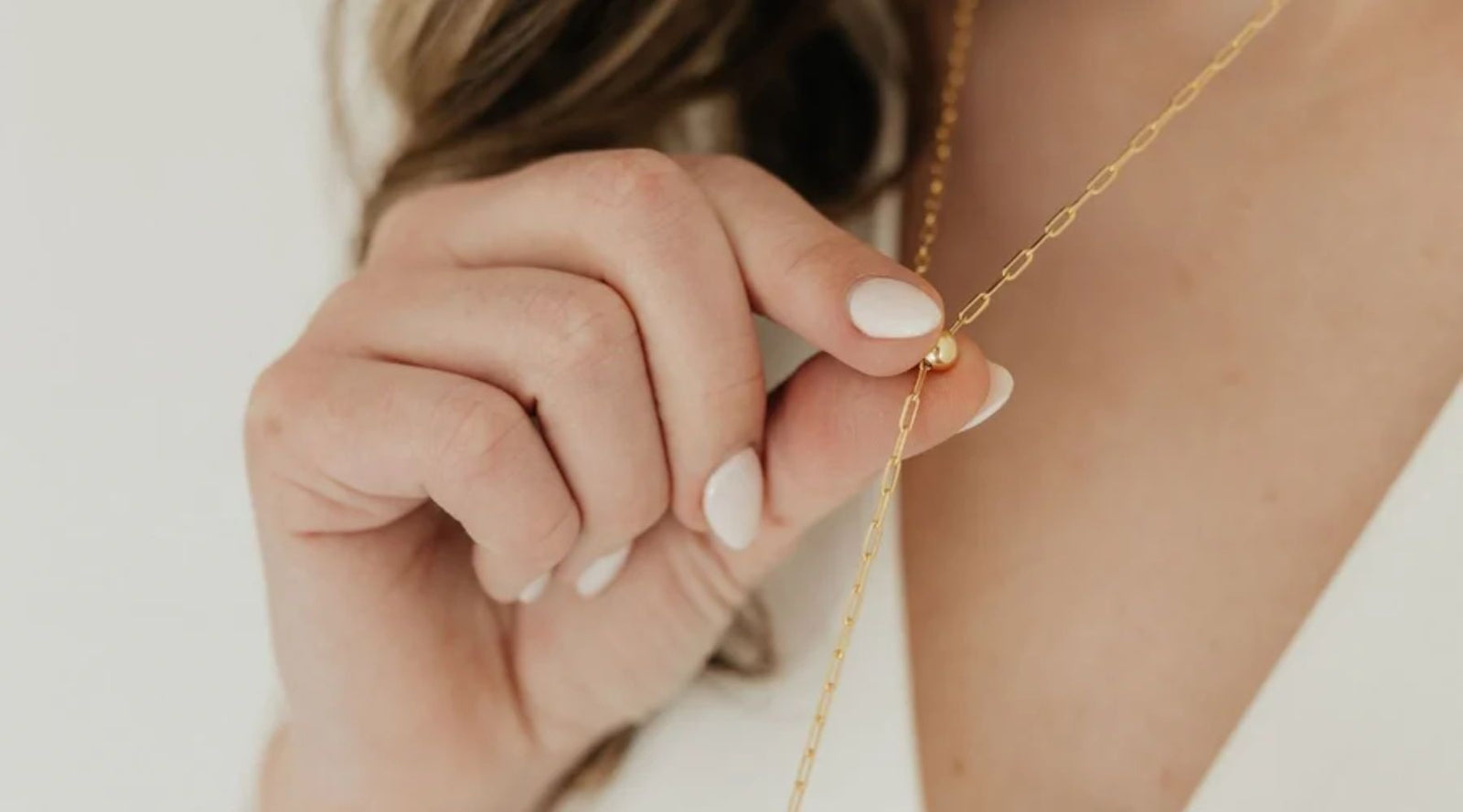 Accessorizing with an Adjustable Gold Chain: Tips for a Flawless Look