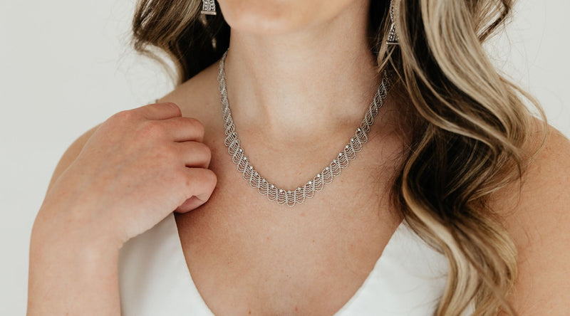 Elegant Options: Ways to Select Timeless Bridal Party Jewelry