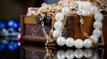 The Rules of Mixing and Matching Jewelry | Roma Designer Jewelry