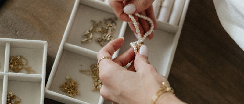 How to Style a Dainty Pearl Bracelet: Tips and Tricks for the Perfect Look