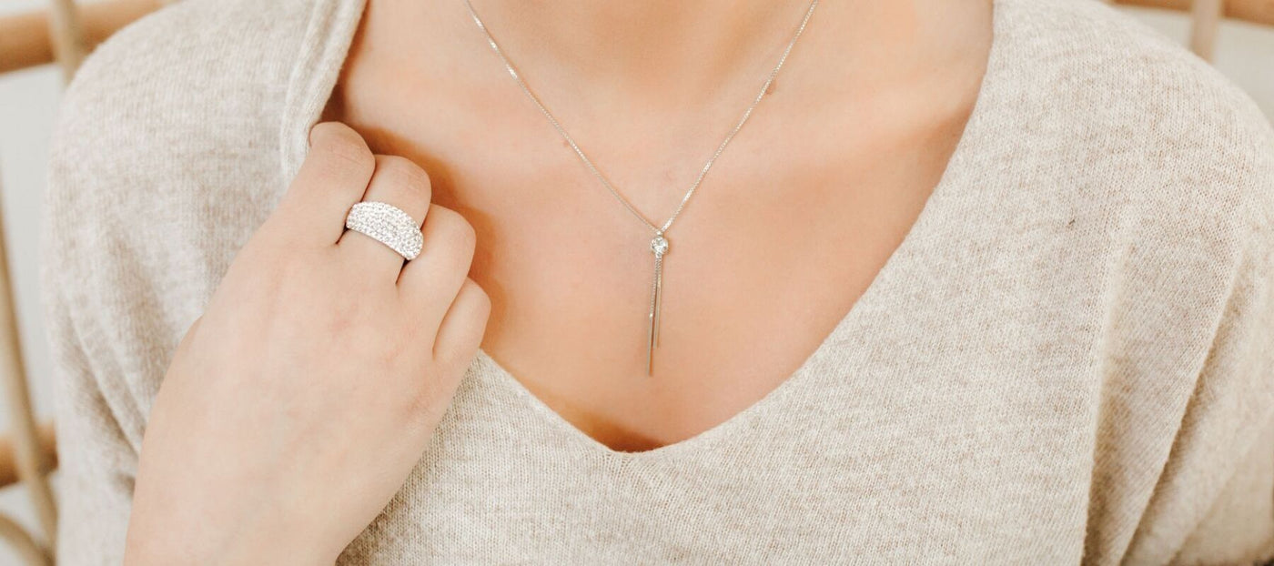 Keeping It Simple: How Simple Jewelry Can Make Your Look Pop