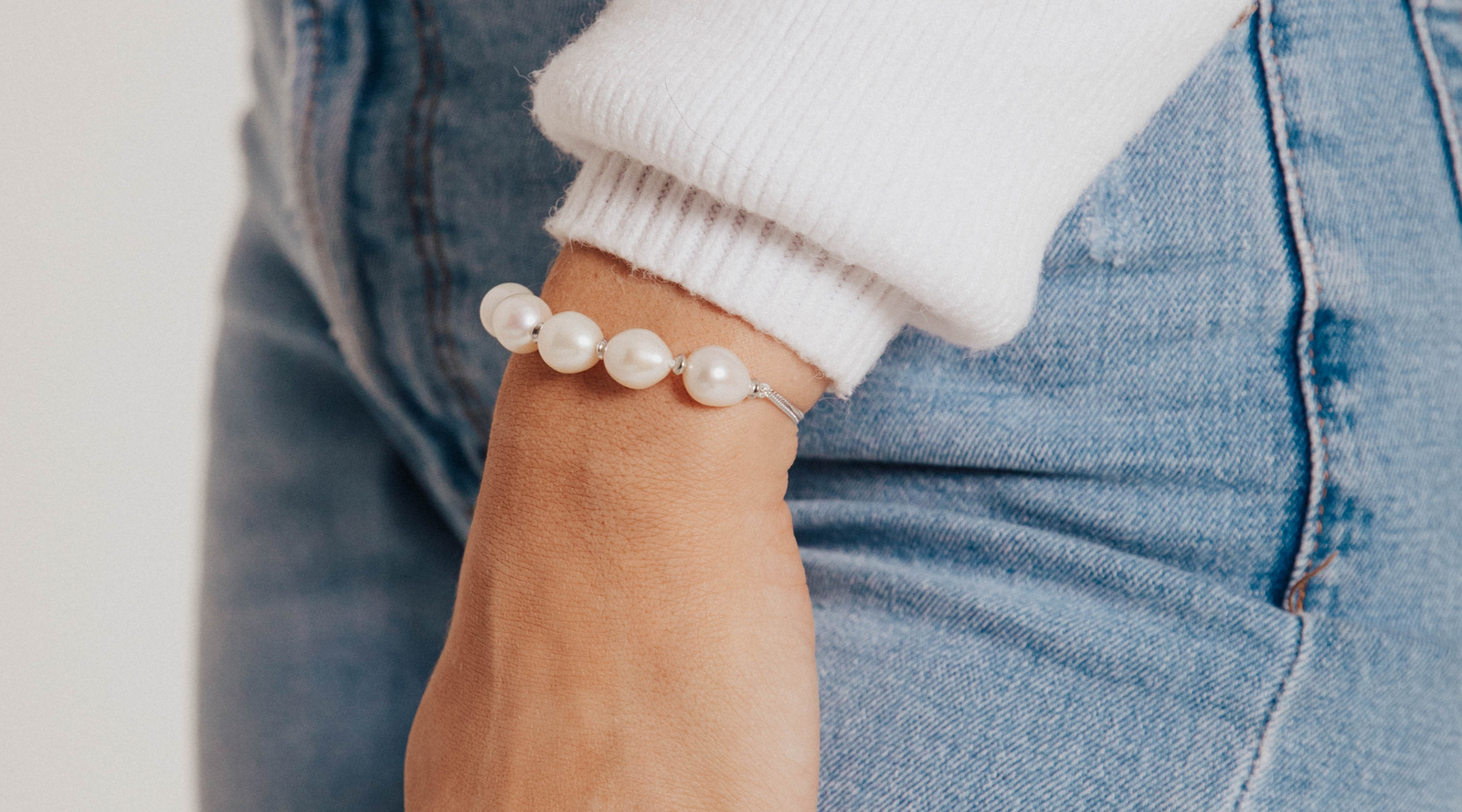 9 Fashion Tips for Wearing Bracelets on Both Wrists