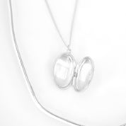 Crystal Collection Necklaces Roma Oval Locket Necklace (Silver)